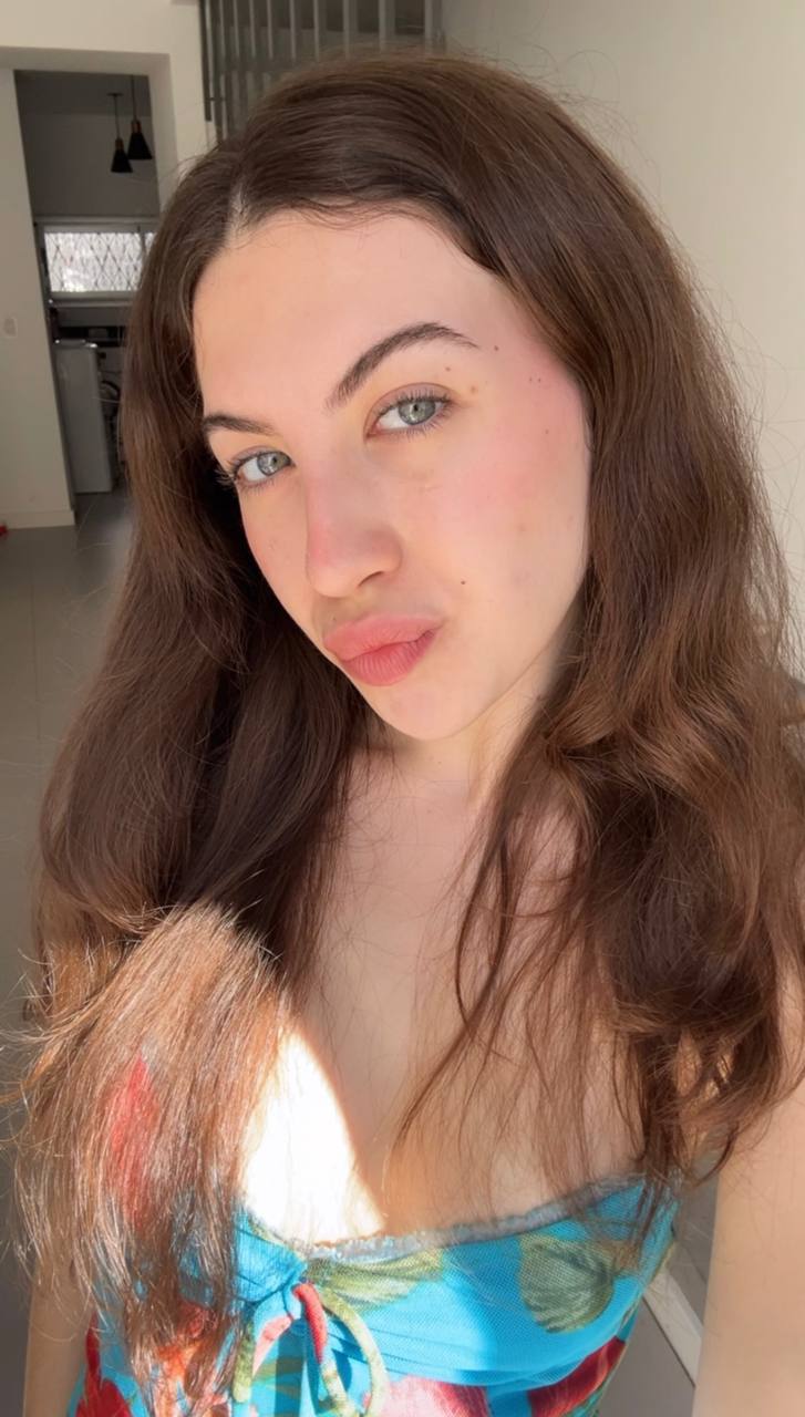 Nude girl Amber in Bridgetown