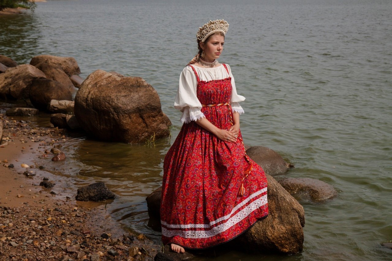Women in Slavic costumes in Bridgetown