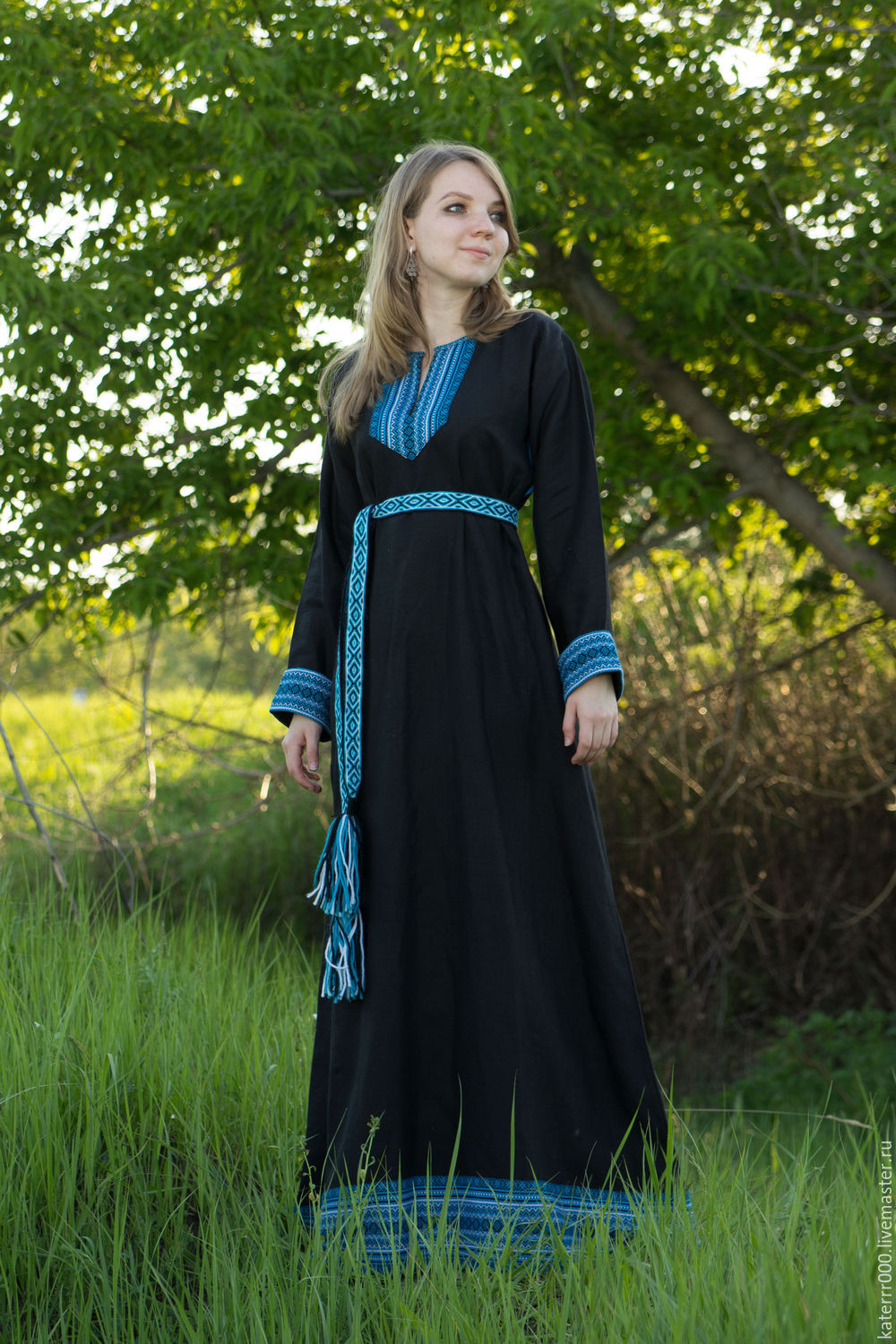 Women in Slavic costumes in Bridgetown