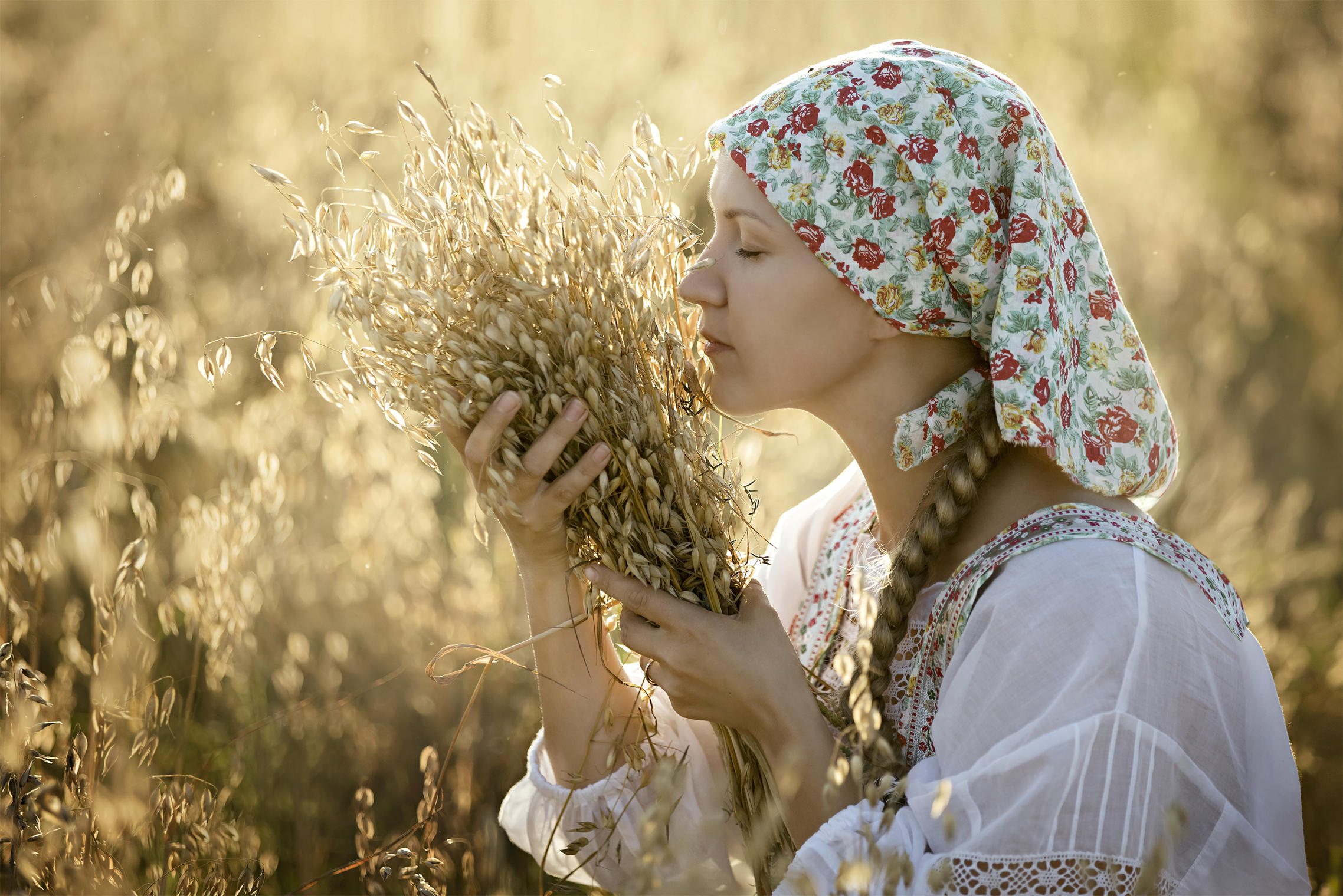Photo Women in Slavic costumes in Bridgetown