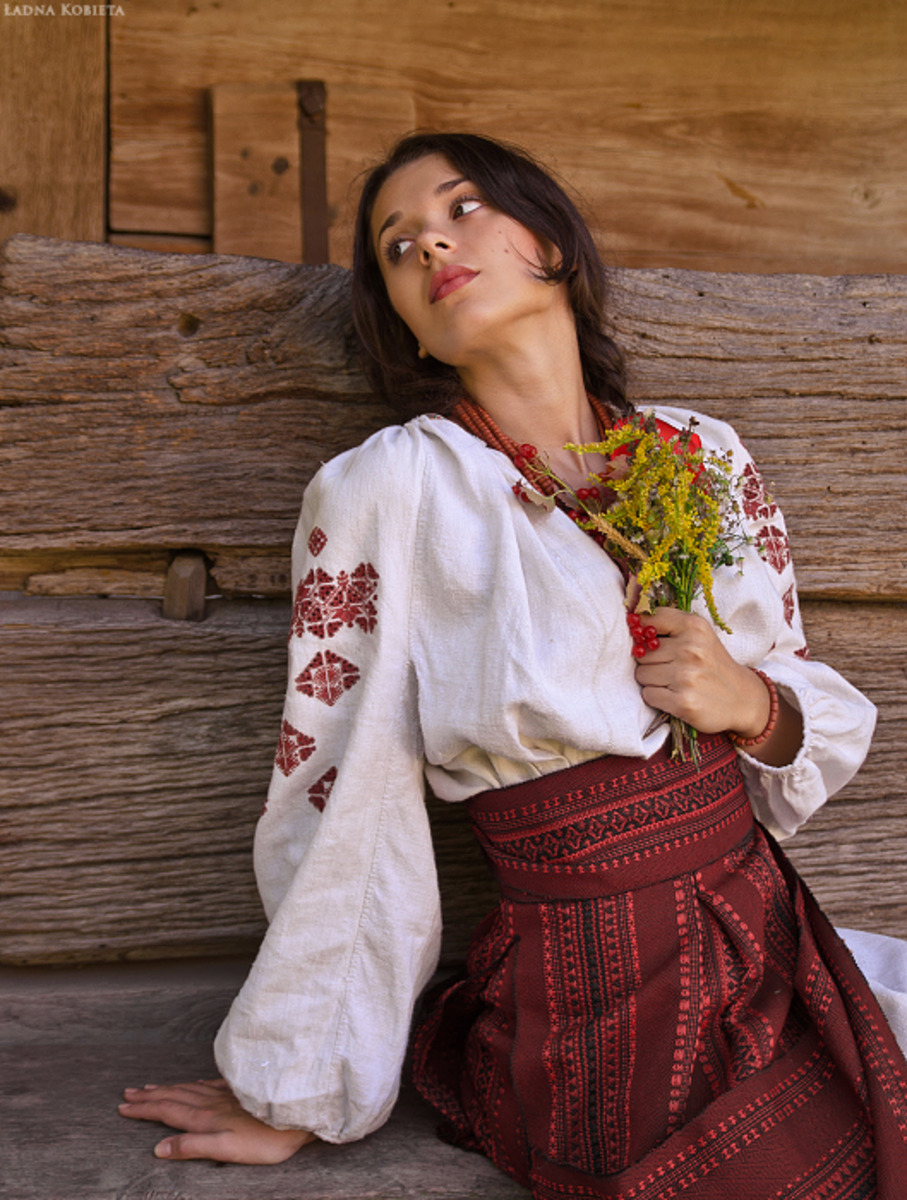 Girls in Slavic costumes in Bridgetown