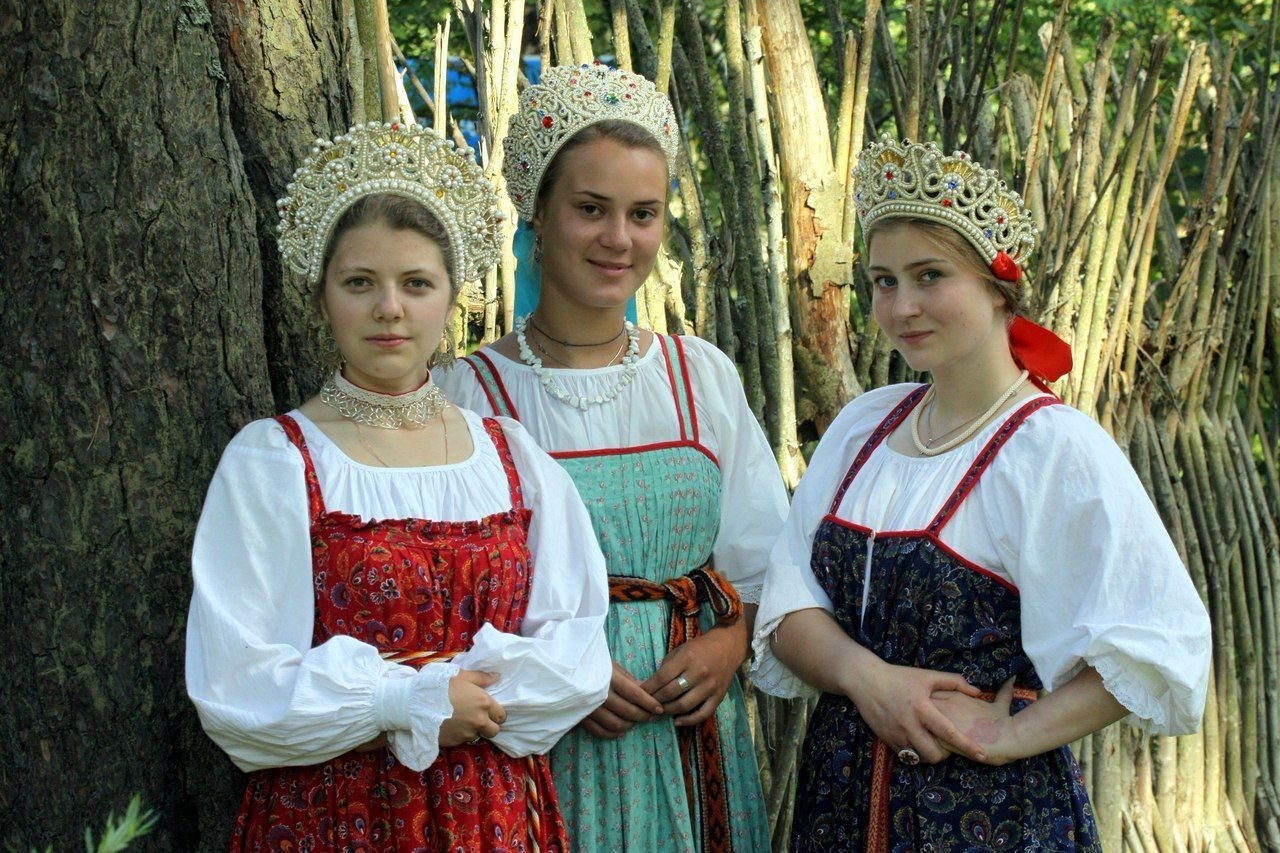 Sexy model Girls in Slavic costumes in Bridgetown