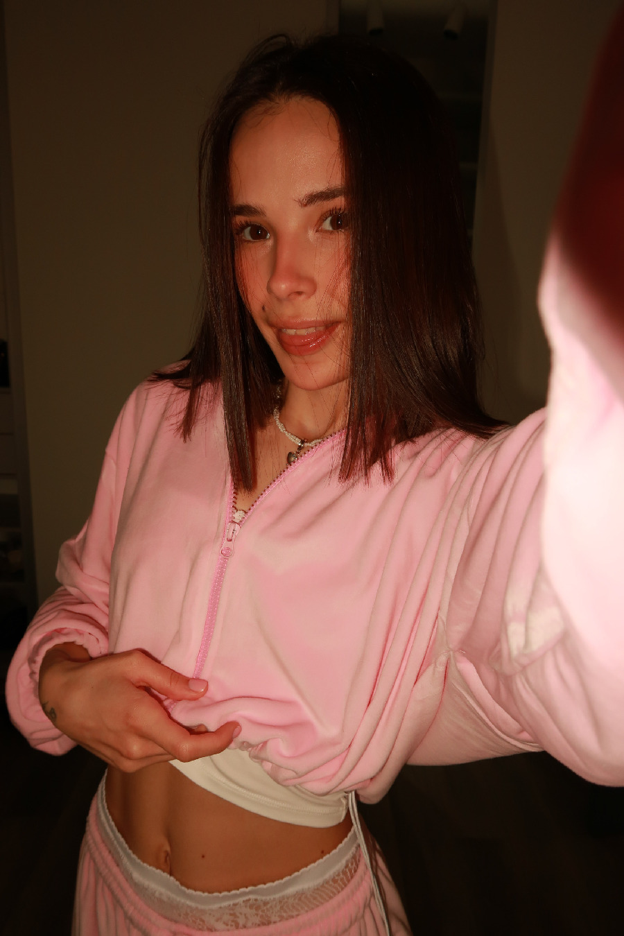 Tina brings the glow — live moments in Bridgetown